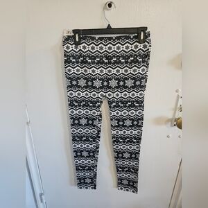 West Loop Womems's Black and White Snowflake And Reindeer Leggings